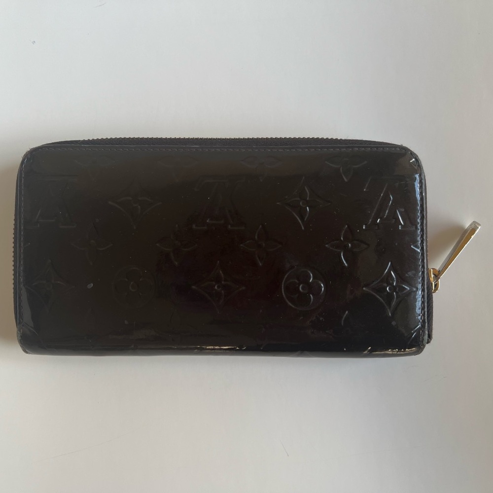 Authentic LOUIS VUITTON Vernis Zippy Wallet